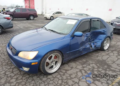 2003 Lexus Is 300 z USA, uszkodzony, nr VIN JTHBD192030065943